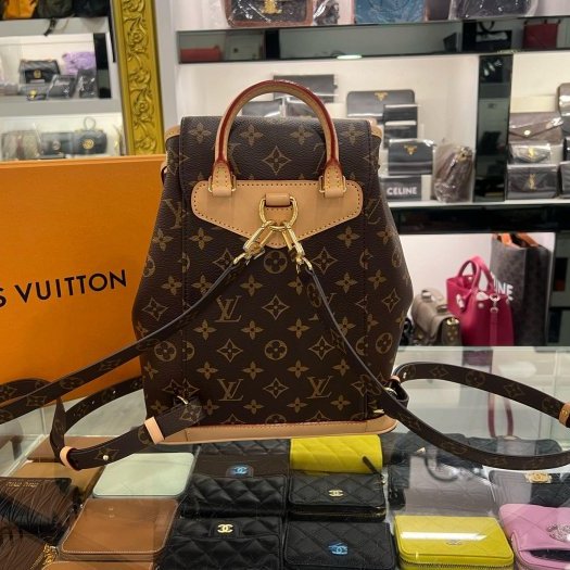 東區正精品㊣LV M11198 Montsouris PM 新款原花字紋皮革前拉鍊口袋金釦翻蓋釦式吸扣抽繩束口後背包小款 RZ6443-13