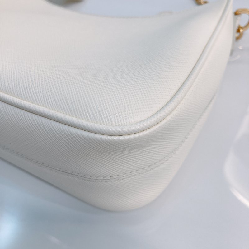 MS0730 Prada 普拉達 重改版本 十字牛皮紋 牛皮 腋下 斜背 粗肩帶 白色 金扣 Re-edition 2005 Saffiano Leather Bag with Strap White x GHW-9