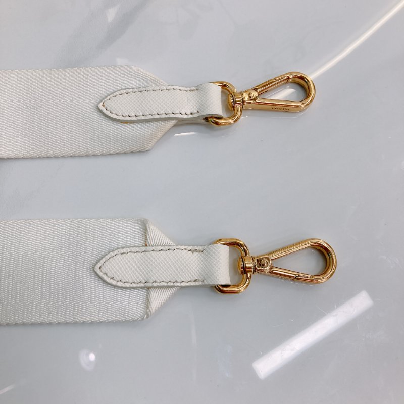 MS0730 Prada 普拉達 重改版本 十字牛皮紋 牛皮 腋下 斜背 粗肩帶 白色 金扣 Re-edition 2005 Saffiano Leather Bag with Strap White x GHW-25