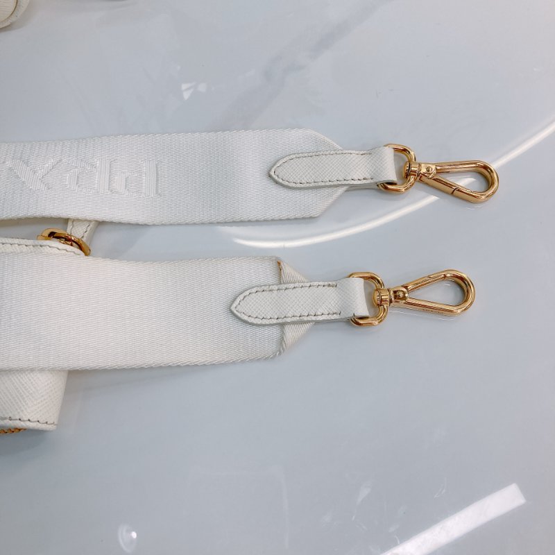 MS0730 Prada 普拉達 重改版本 十字牛皮紋 牛皮 腋下 斜背 粗肩帶 白色 金扣 Re-edition 2005 Saffiano Leather Bag with Strap White x GHW-28