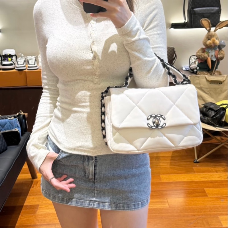 莉亞精品♡ CHANEL AS1160 XXE0PX98 19小號金屬藍x白皮革 二手美包-1