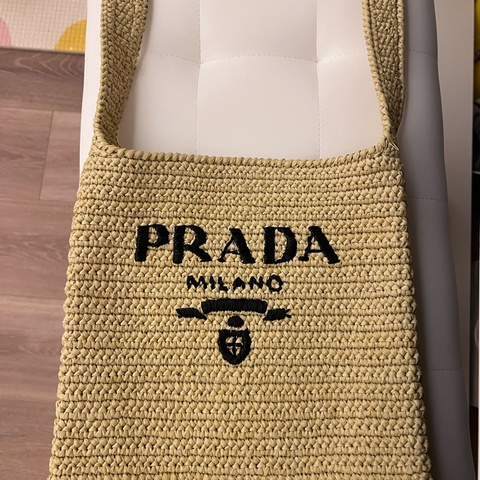 Prada 草編包