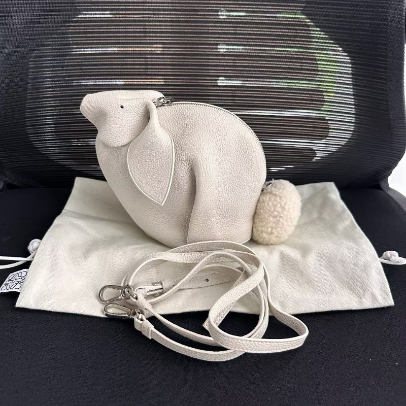LOEWE bunny白色兔子包肩背包 12*16 98新配件塵袋-2