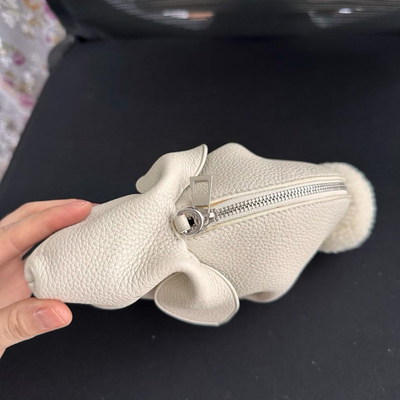 LOEWE bunny白色兔子包肩背包 12*16 98新配件塵袋-3