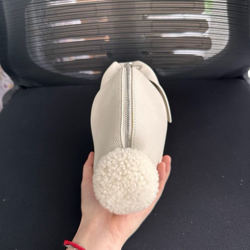 LOEWE bunny白色兔子包肩背包 12*16 98新配件塵袋-4
