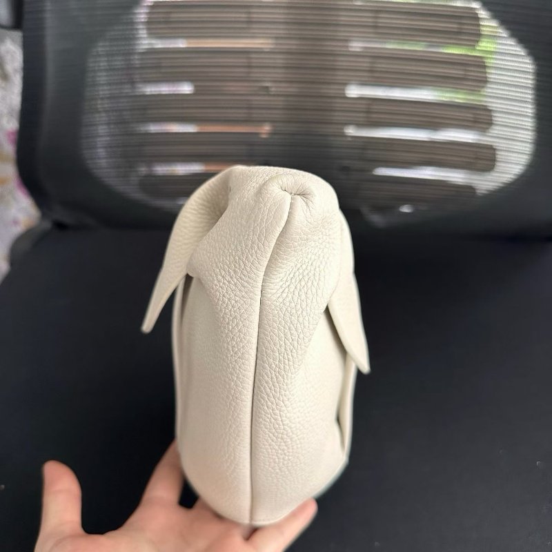 LOEWE bunny白色兔子包肩背包 12*16 98新配件塵袋-5