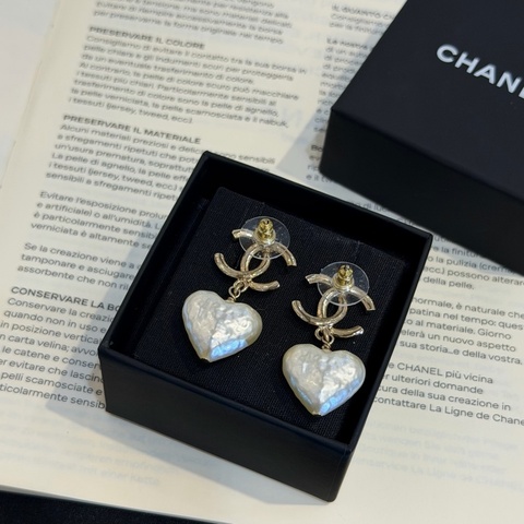 CHANEL淡金隻C垂墜愛心耳環
