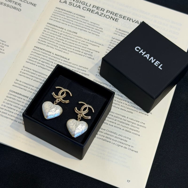 CHANEL淡金隻C垂墜愛心耳環-3