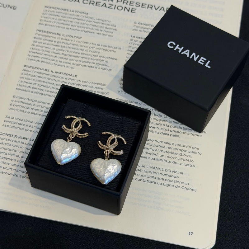 CHANEL淡金隻C垂墜愛心耳環-5
