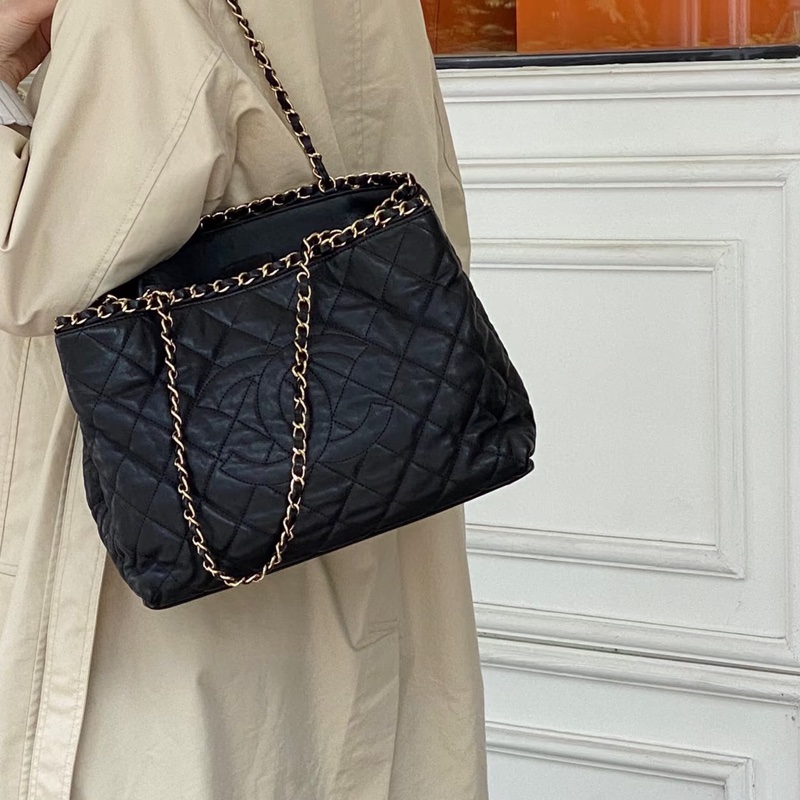 CHANEL香奈兒黑金皮穿鏈條滾邊Tote永不過時的法式奢華👗-7