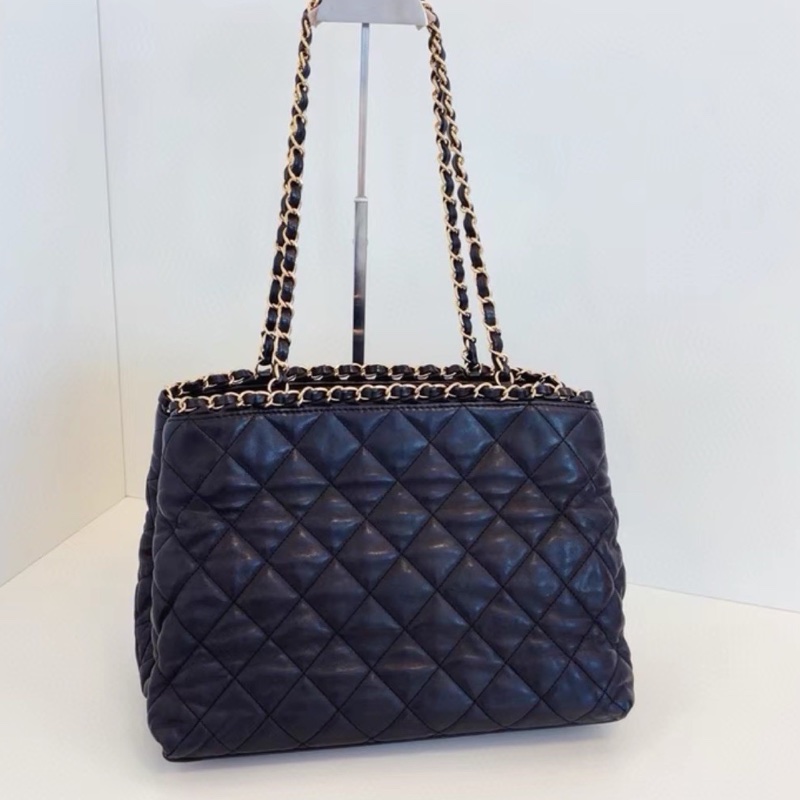 CHANEL香奈兒黑金皮穿鏈條滾邊Tote永不過時的法式奢華👗-12