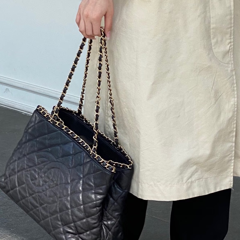 CHANEL香奈兒黑金皮穿鏈條滾邊Tote永不過時的法式奢華👗-20