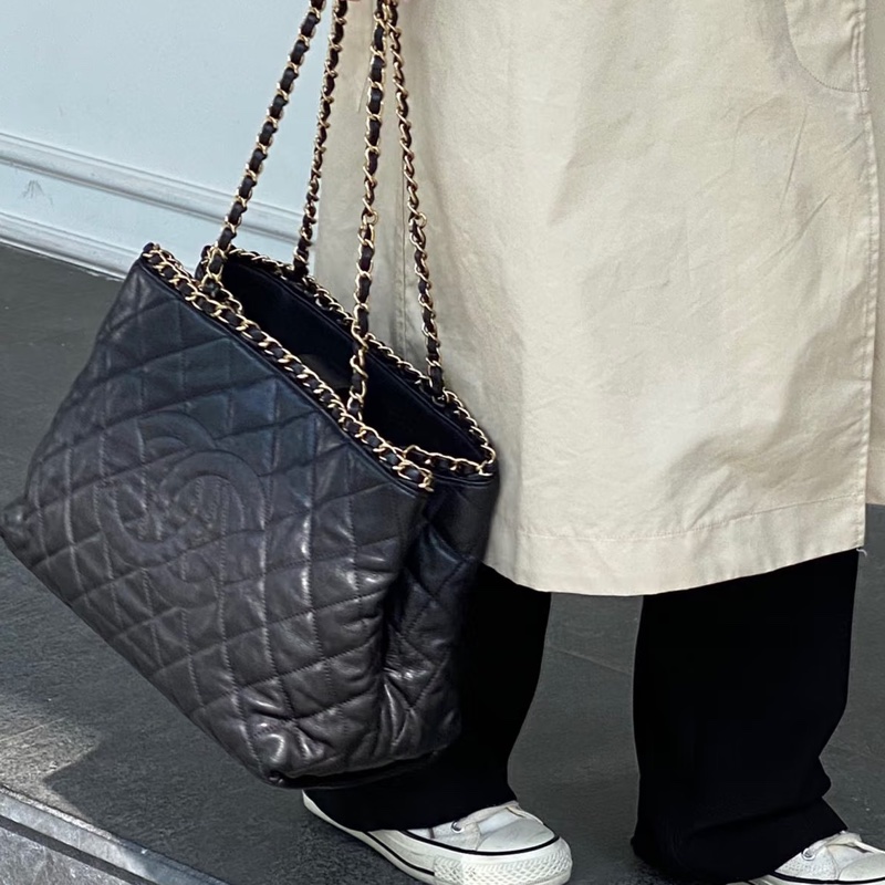 CHANEL香奈兒黑金皮穿鏈條滾邊Tote永不過時的法式奢華👗-24