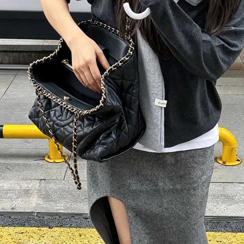 CHANEL香奈兒黑金皮穿鏈條滾邊Tote永不過時的法式奢華👗-30