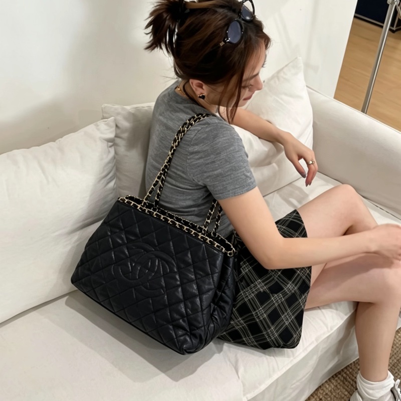CHANEL香奈兒黑金皮穿鏈條滾邊Tote永不過時的法式奢華👗-31