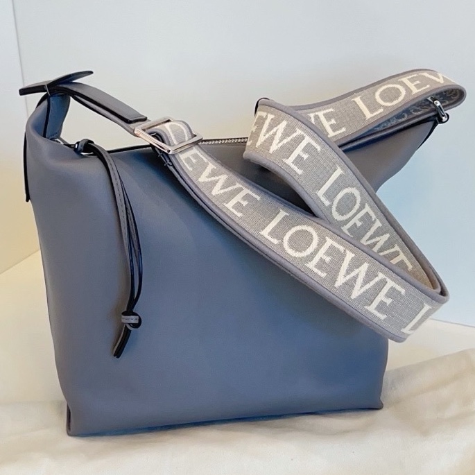 Loewe羅意威 cubi 灰色寬肩帶斜挎牛角郵差包 小號-7