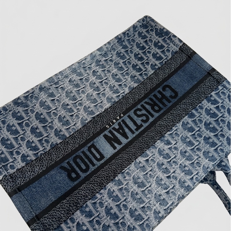 Dior 中號  Book Tote 手袋 牛仔老花  24年 尺寸：36*27*16-0