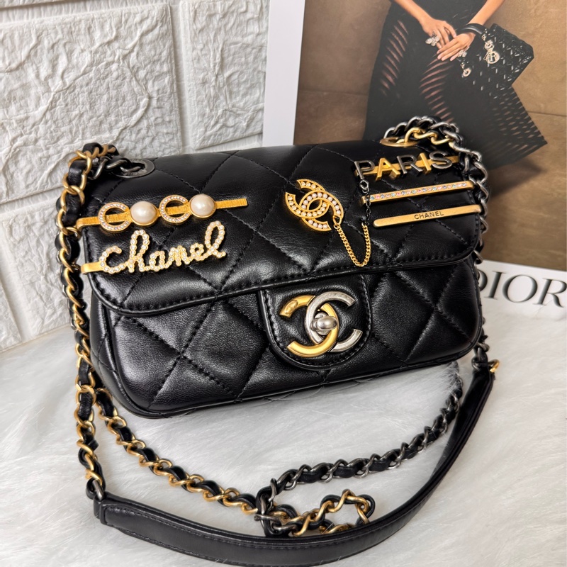 CHANEL 限量徽章包小號-4