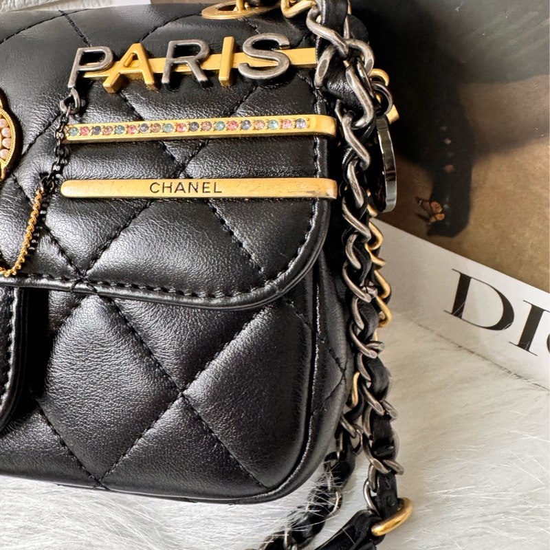 CHANEL 限量徽章包小號-7