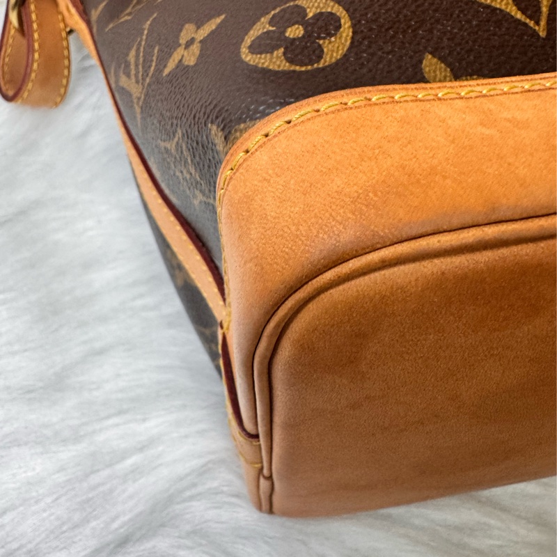 LV M40817 NOE BB 經典花紋可斜背小水桶包-8