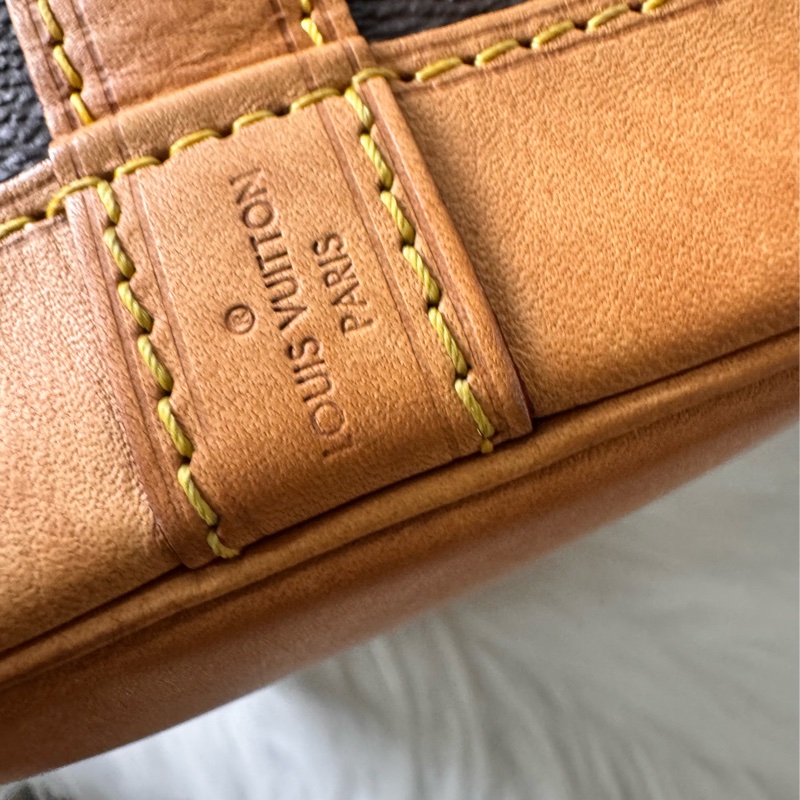 LV M40817 NOE BB 經典花紋可斜背小水桶包-9