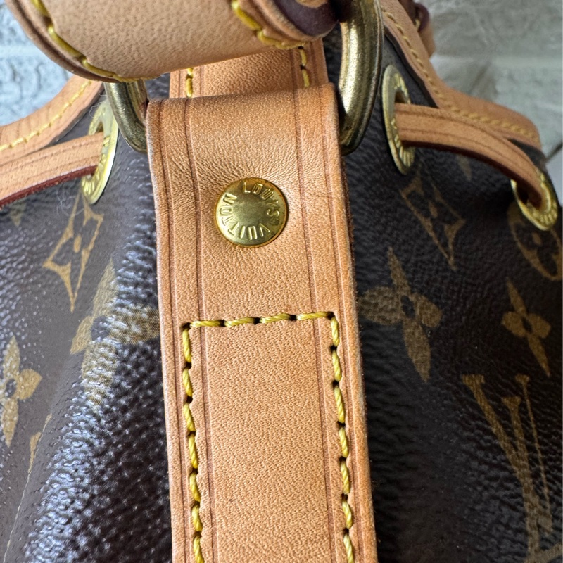 LV M40817 NOE BB 經典花紋可斜背小水桶包-12