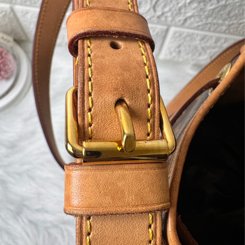 LV M40817 NOE BB 經典花紋可斜背小水桶包-23