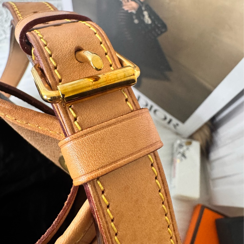 LV M40817 NOE BB 經典花紋可斜背小水桶包-24
