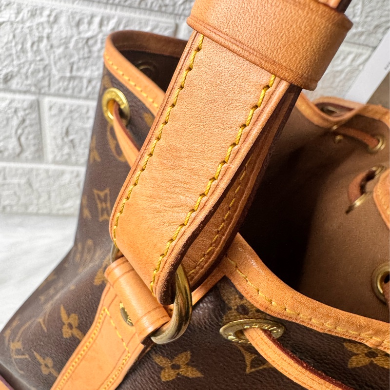LV M40817 NOE BB 經典花紋可斜背小水桶包-29