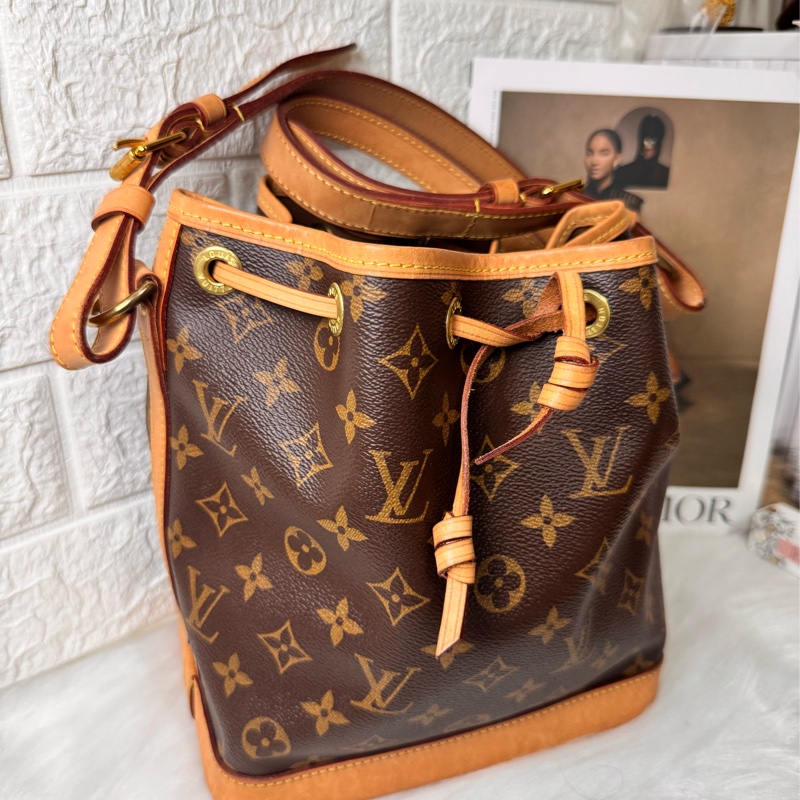 LV M40817 NOE BB 經典花紋可斜背小水桶包-31