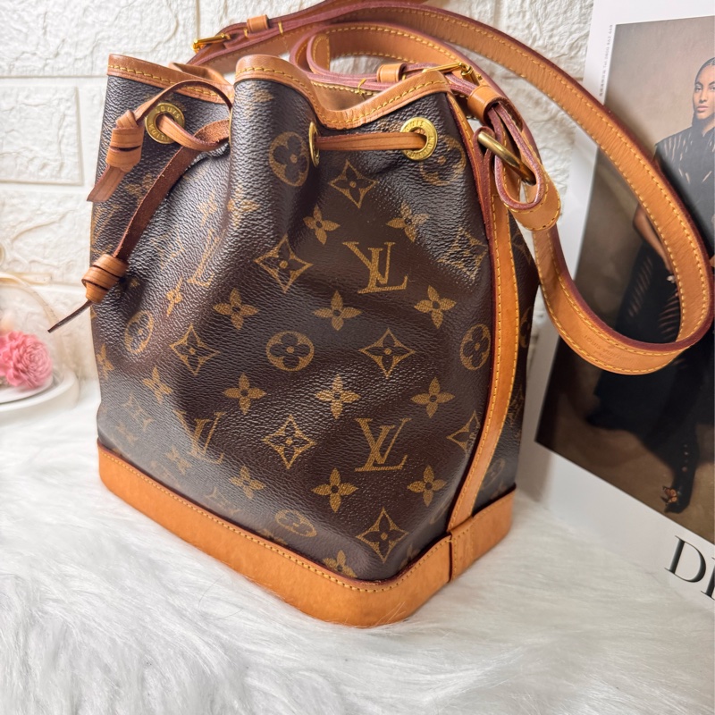 LV M40817 NOE BB 經典花紋可斜背小水桶包-32