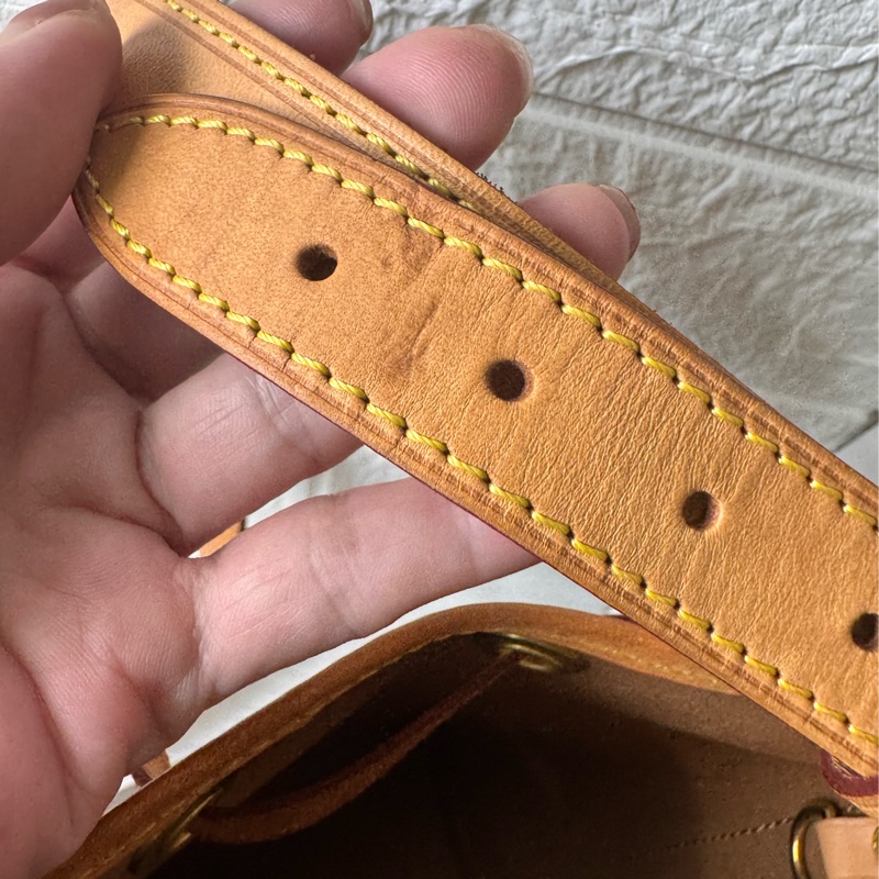 LV M40817 NOE BB 經典花紋可斜背小水桶包-33