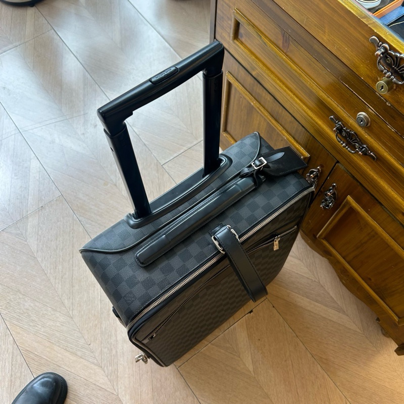 L V灰棋盤格行李箱-4