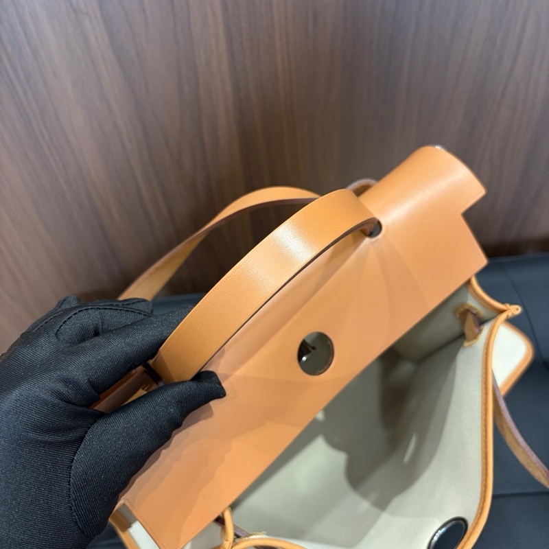 D刻Hermes愛馬仕米色拼棕銀扣外縫包邊herbag31手提斜挎包 有鎖鑰匙。-3