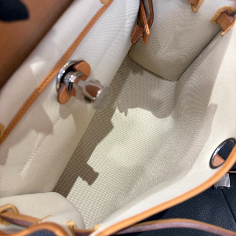 D刻Hermes愛馬仕米色拼棕銀扣外縫包邊herbag31手提斜挎包 有鎖鑰匙。-6
