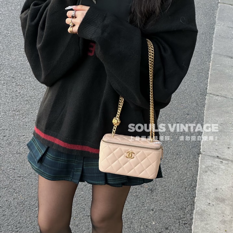 香奈兒CHANEL粉米色羊皮霧金釦23S山茶花調節釦長盒子AP3301-1