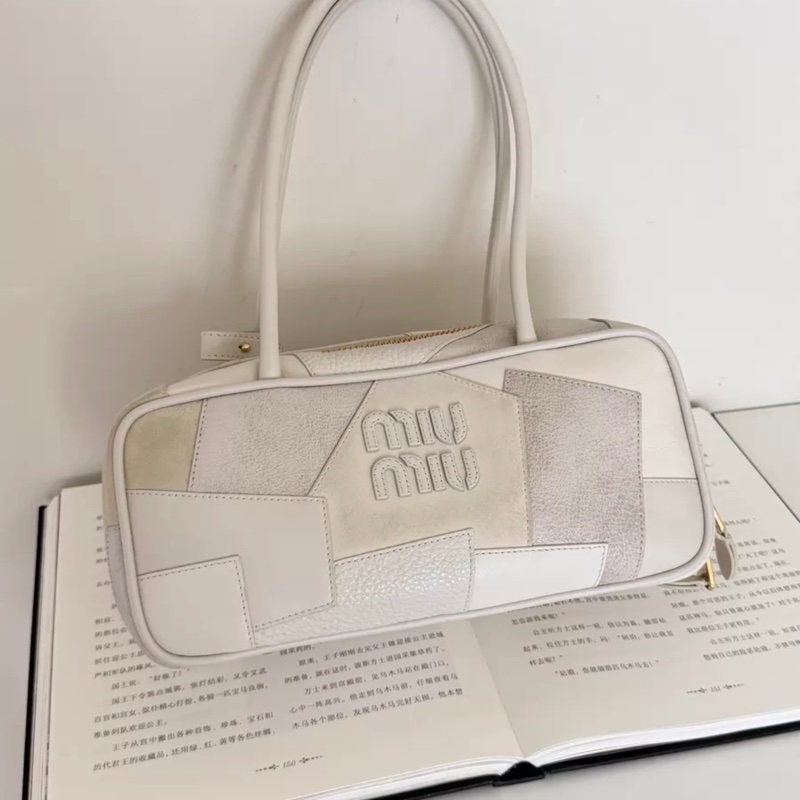 miumiu 情人节限定款 拼皮保龄球粉笔白色-0