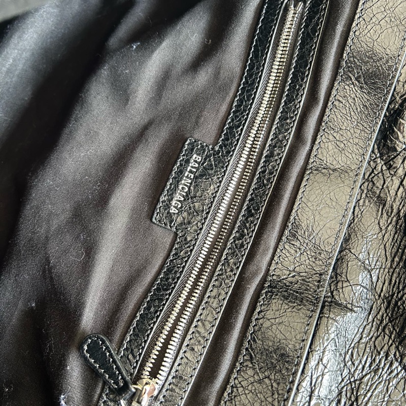Balenciaga巴黎世家Le Cagole 黑色細紋羊皮革中號郵差包 男女同款 底32-9