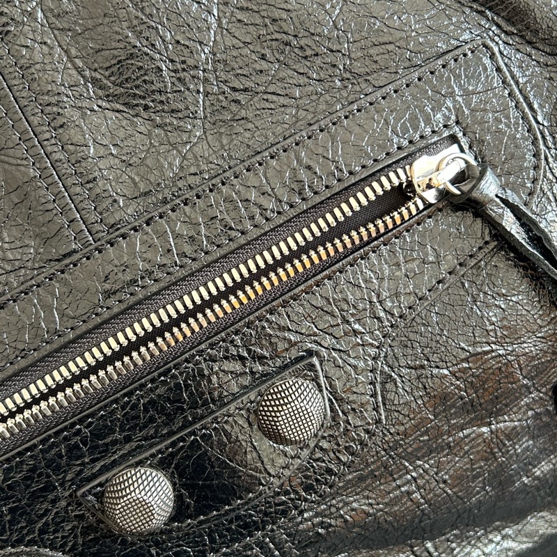 Balenciaga巴黎世家Le Cagole 黑色細紋羊皮革中號郵差包 男女同款 底32-11