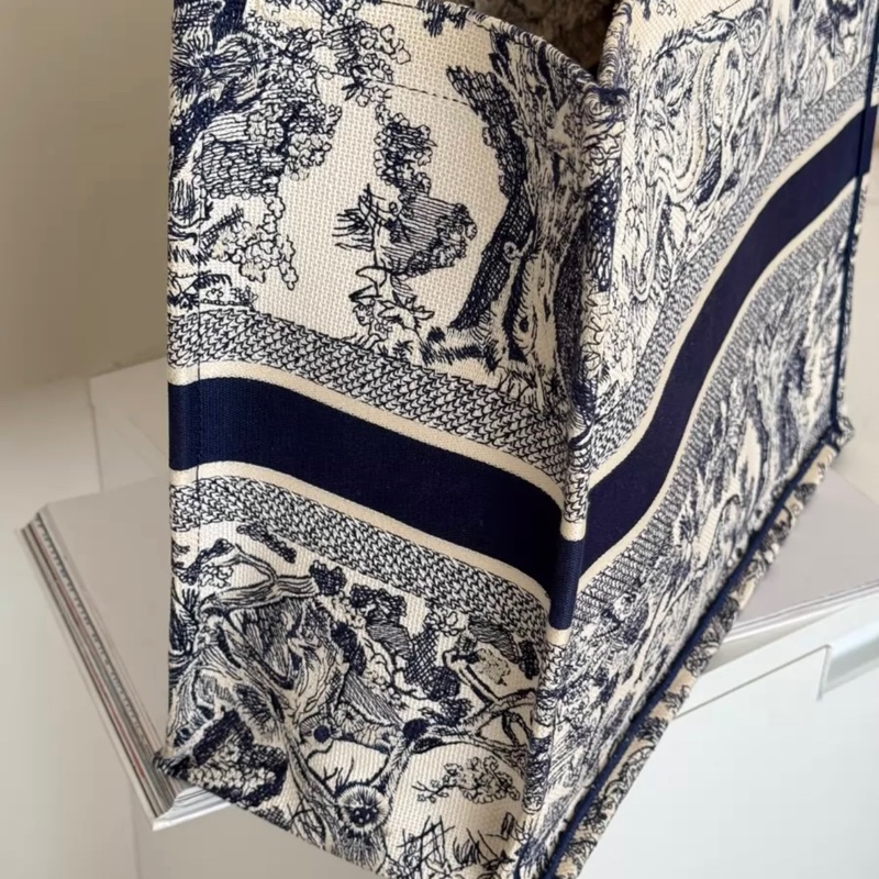 DIOR迪奥 BookTote 动物园 丛林老虎图案茹伊印花-3
