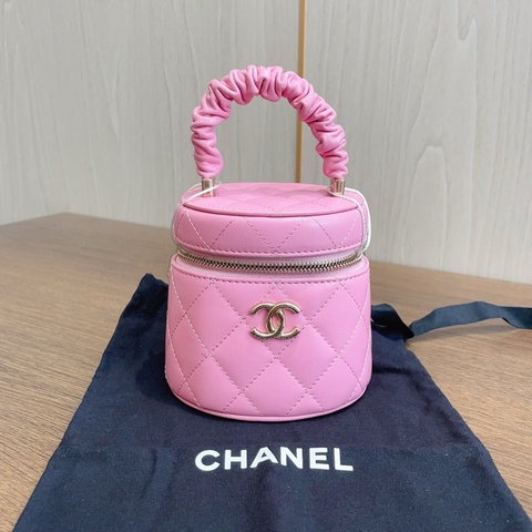 99新Chanel香奈兒 粉色肥腸手柄水桶包
