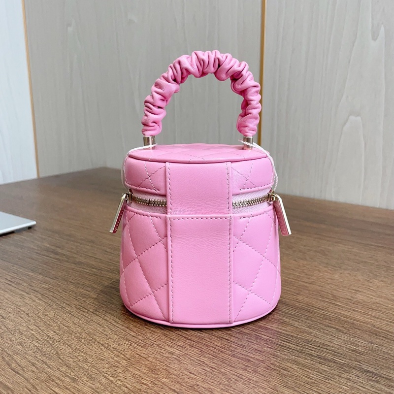 99新Chanel香奈兒 粉色肥腸手柄水桶包-6