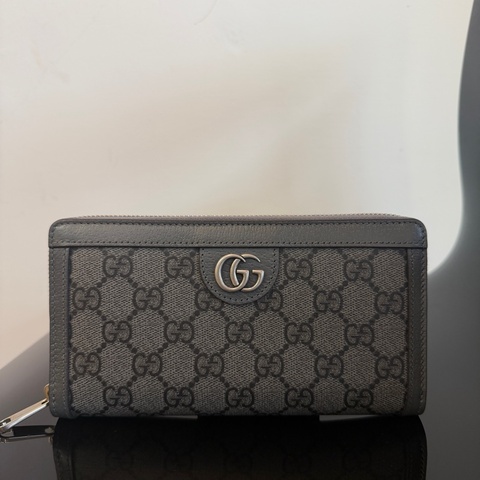 Gucci 黑灰PVC灰牛皮霧銀釦拉鏈12卡長夾