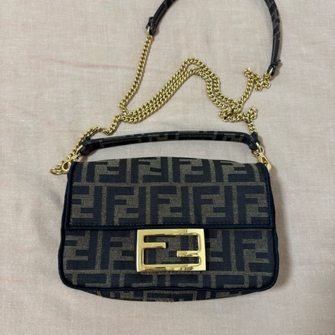 FENDI Mini Baguette 迷你法棍包