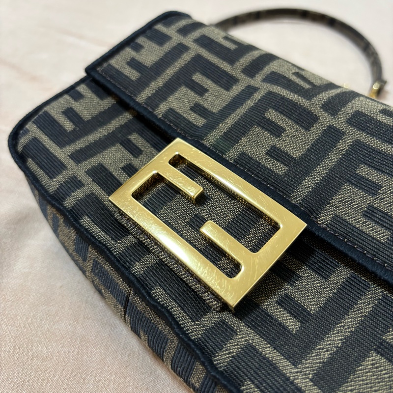 FENDI Mini Baguette 迷你法棍包-1