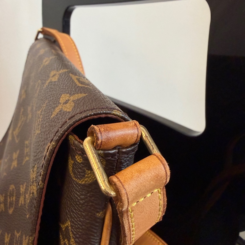 LV 原花金釦肩背王菲包-2