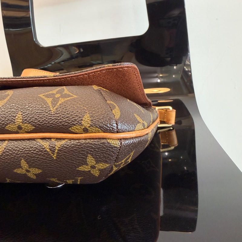 LV 原花金釦肩背王菲包-8