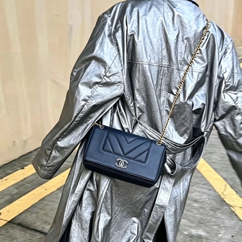 CHANEL香奈兒黑金牛皮珐瑯釦雙C雙蓋翻蓋包🐕‍🦺好價！