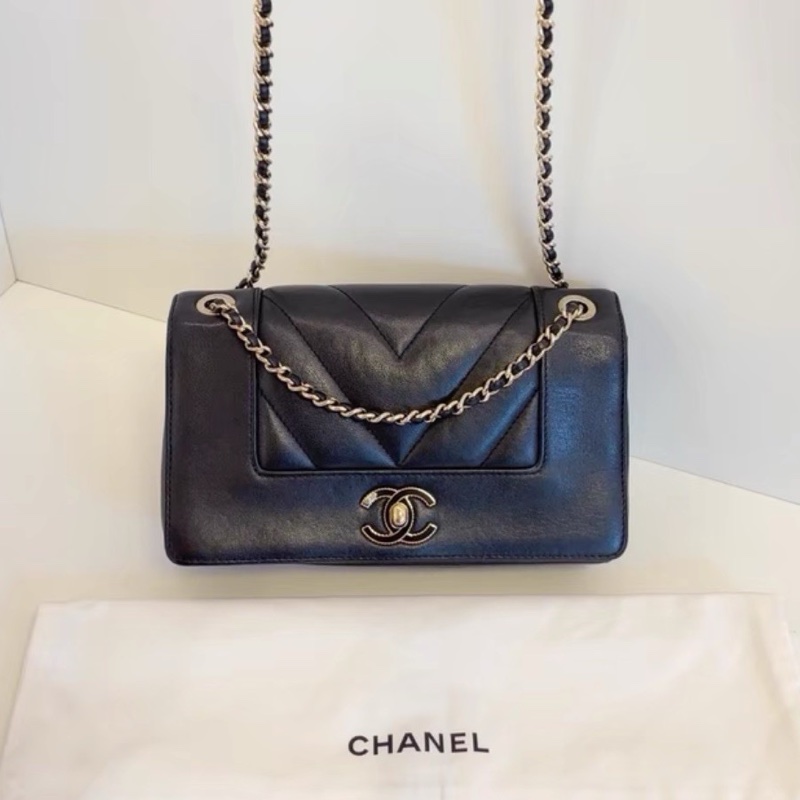 CHANEL香奈兒黑金牛皮珐瑯釦雙C雙蓋翻蓋包🐕🦺好價!-18
