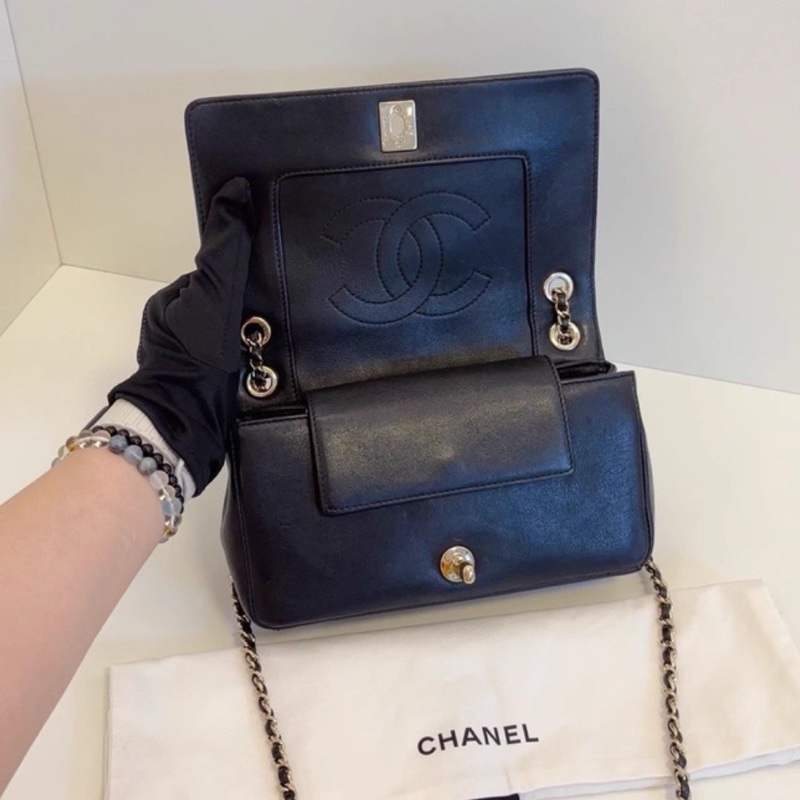 CHANEL香奈兒黑金牛皮珐瑯釦雙C雙蓋翻蓋包🐕🦺好價!-19